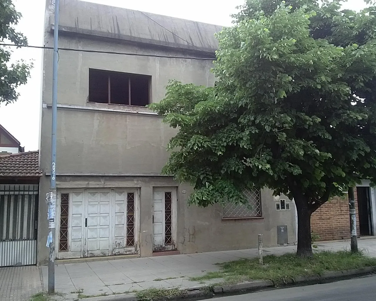 F.M.ESQUIU al 2300